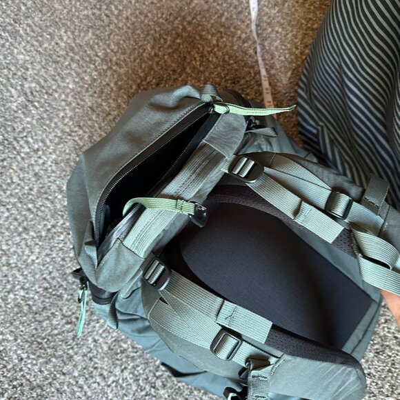 Mystery Ranch Back pack - Picture 6 of 10